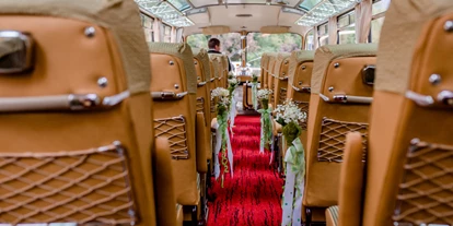 Hochzeitsauto-Vermietung - Farbe: Gelb - Oberösterreich - Sicht aus der letzten Sitzreihe im O 321 HL
© Stefanie Reindl Photography - Mercedes Benz O 321 H & O 321 HL von Messinger Reisen