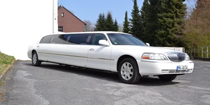 Hochzeitsauto-Vermietung - Chauffeur: nur mit Chauffeur - Gelsenkirchen - Luxus Lincoln Town Car Stretchlimousine