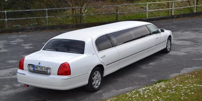 Hochzeitsauto-Vermietung - Chauffeur: nur mit Chauffeur - Gelsenkirchen - Luxus Lincoln Town Car Stretchlimousine