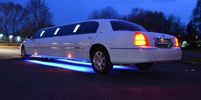Hochzeitsauto-Vermietung - Chauffeur: nur mit Chauffeur - Gelsenkirchen - Luxus Lincoln Town Car Stretchlimousine