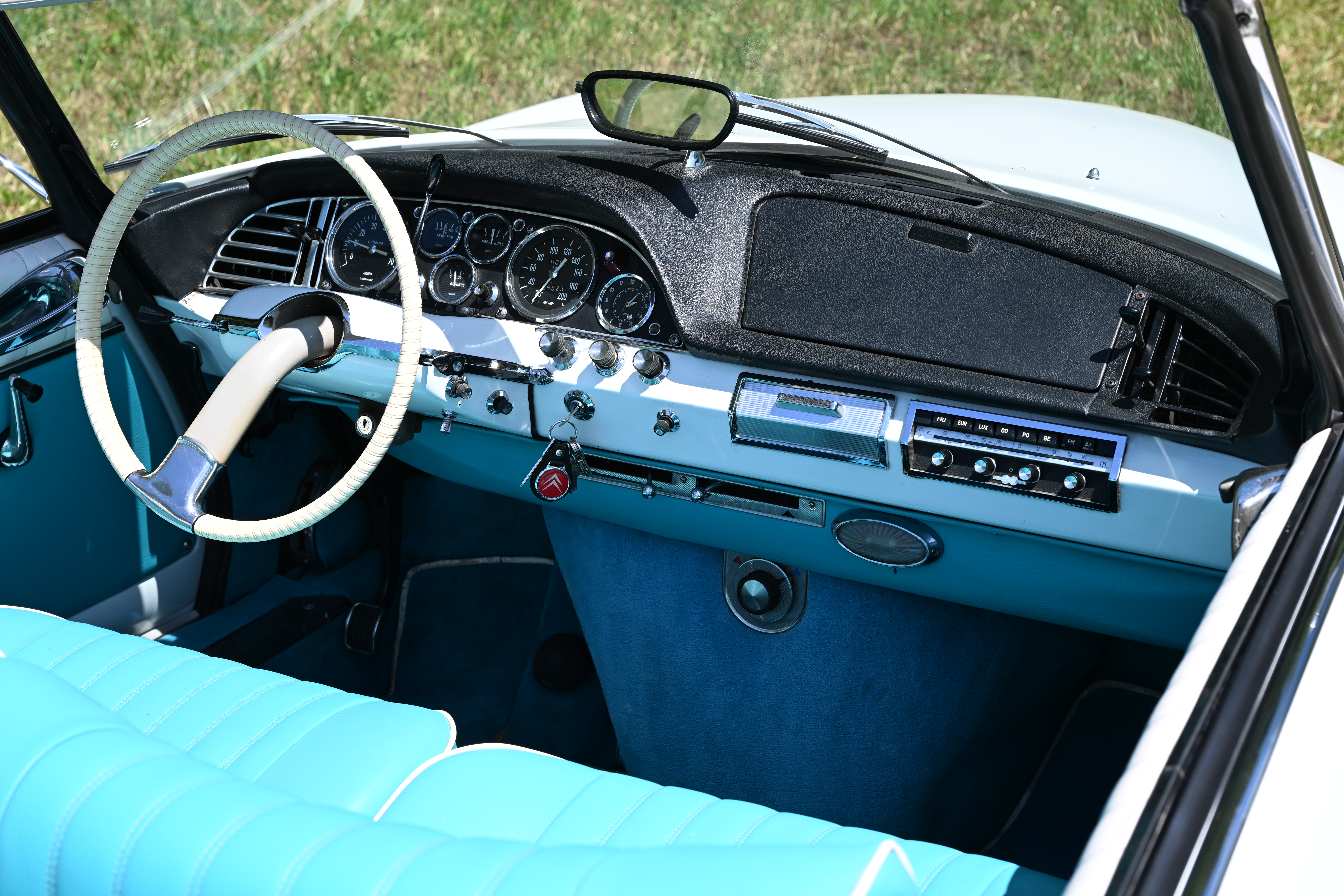 Hochzeitsauto-Vermietung - Marke: Citroën - Sinsheim - Armaturenbrett - Traumcabrio Citroen DS