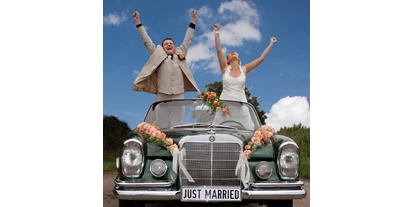 Hochzeitsauto-Vermietung - Art des Fahrzeugs: Oberklasse-Wagen - PLZ 82194 (Deutschland) - Das große Mercedes Oldtimer Cabrio von 1966. - K & K Oldtimer-Vermietung für Hochzeitsautos und Oldtimerbusse in Freiburg