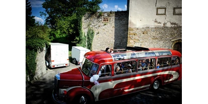 Hochzeitsauto-Vermietung - Art des Fahrzeugs: Oberklasse-Wagen - PLZ 82194 (Deutschland) - Ein Oldtimerbus für die ganze Hochzeitsgesellschaft. - K & K Oldtimer-Vermietung für Hochzeitsautos und Oldtimerbusse in Freiburg