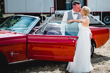 Hochzeitsauto: Hochzeitsauto mieten als Ford Mustang Cabriolet. - Ford Mustang mieten