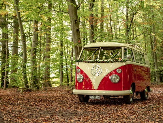 Hochzeitsauto: Bulli seitlich vorne - Hochzeitsbus-Bern