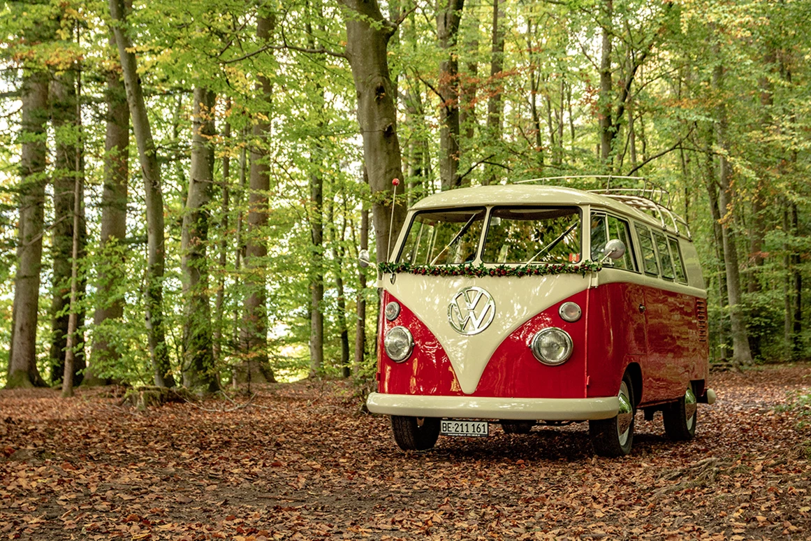 Hochzeitsauto: Bulli seitlich vorne - Hochzeitsbus-Bern