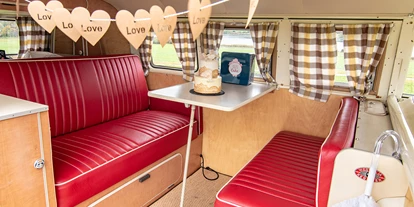 Hochzeitsauto-Vermietung - Farbe: Rot - PLZ 3035 (Schweiz) - Bulli rücksitze - Hochzeitsbus-Bern