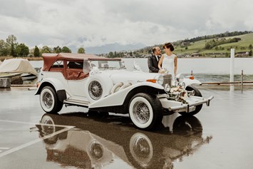 Hochzeitsauto: Auch bei Regen ein Excalibur-Schmuckstück - Oldtimer-Traumfahrt Excalibur