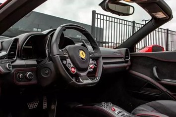 Hochzeitsauto: Ferrari 458 Spider. Ferrari pur. 