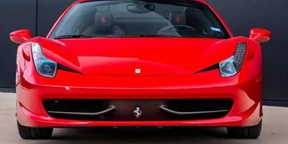 Hochzeitsauto-Vermietung - Oberursel - Offener Brautwagen mit Pferd? Ein Ferrari Cabrio! Den 458 Spider als Hochzeitsauto mieten.