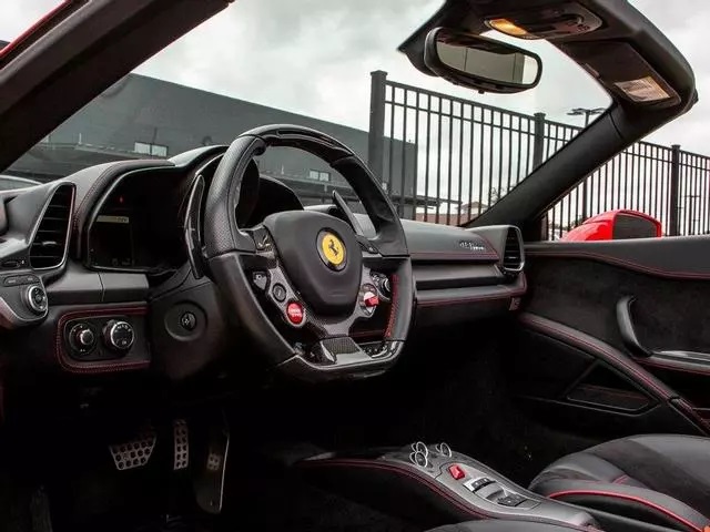 Hochzeitsauto-Vermietung - Einzugsgebiet: international - Hessen - Offener Brautwagen mit Pferd? Ein Ferrari Cabrio! Den 458 Spider als Hochzeitsauto mieten.