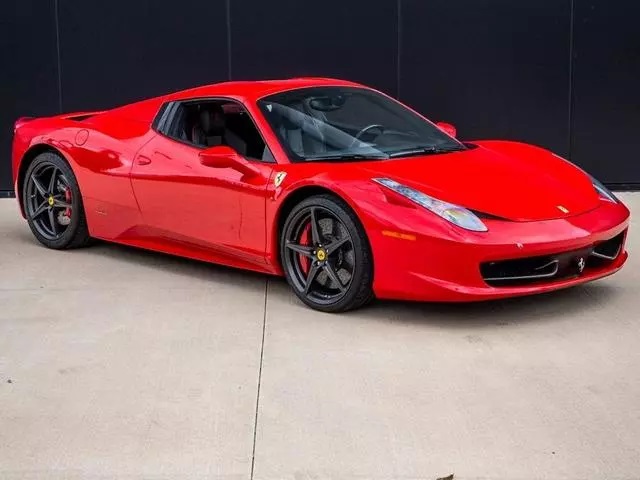 Hochzeitsauto-Vermietung - Einzugsgebiet: international - Hessen - Offener Brautwagen mit Pferd? Ein Ferrari Cabrio! Den 458 Spider als Hochzeitsauto mieten.