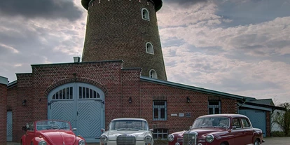 Hochzeitsauto-Vermietung - Mönchengladbach - Oldtimer für Hochzeiten Brautauto Hochzeitsauto Hochzeitsoldtimer
Vermietung von Mercedes-Benz Oldtimer Bj 1957 und Bj.1966 für Hochzeiten, Silberhochzeit, Goldhochzeit und Film und Werbe Event für die erste Stunde 250 Euro jede weitere 80 Euro pro Stunde.Freie Kilometer freie An,-und Abfahrt keine weitern Kosten.Für weitere Fragen stehe ich gerne zur Verfügung. - Oldie-Classics Oldtimer zum Selberfahren