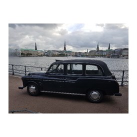 Hochzeitsauto: London Taxi an der Alster - London Taxi Oldtimer