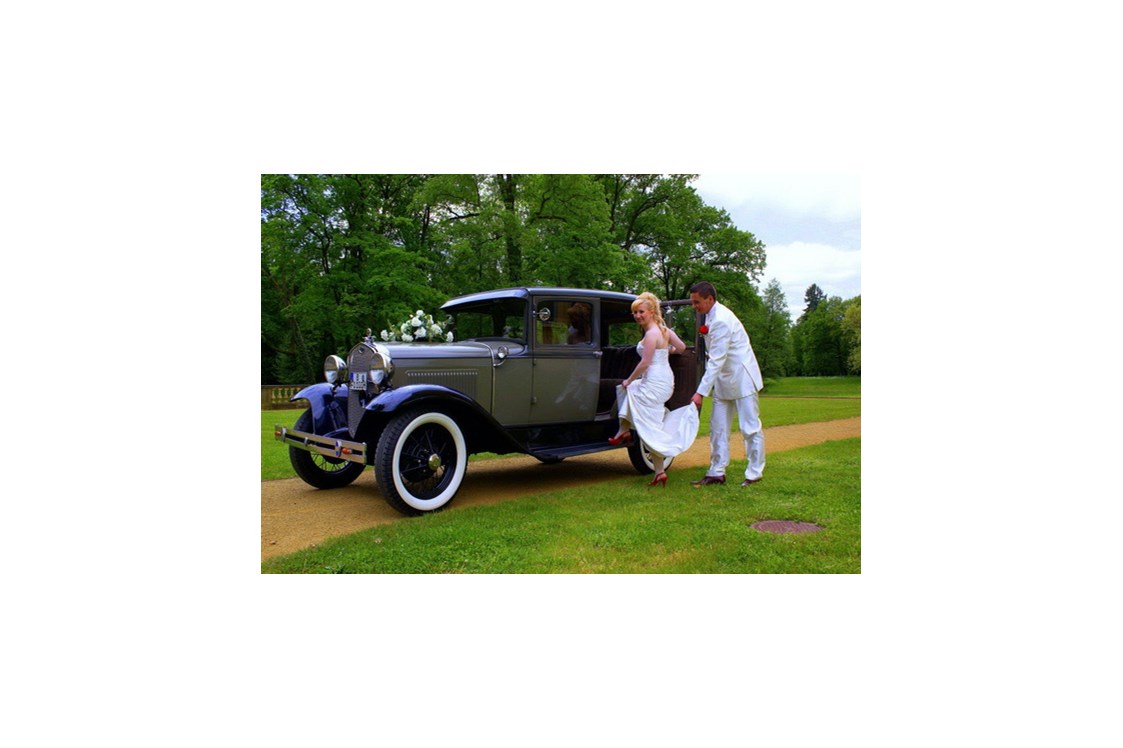 Hochzeitsauto: Hochzeit Diekau - Ford Modell A Town Sedan von rollsroyce-vermietung.de