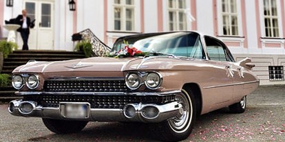 Hochzeitsauto-Vermietung - Farbe: Pink - Cadillac 59 Oldtimer Hochzeitsauto in Berlin mieten - 59er Cadillac Sedan de Ville Hochzeitsauto in Berlin