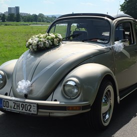 Hochzeitsauto: VW Käfer Hochzeitsautovermietung mit Chauffeur Leipzig und Umgebung