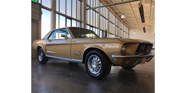 Hochzeitsauto-Vermietung - Art des Fahrzeugs: Oldtimer - Veitsbronn - Ford Mustang Coupè V8