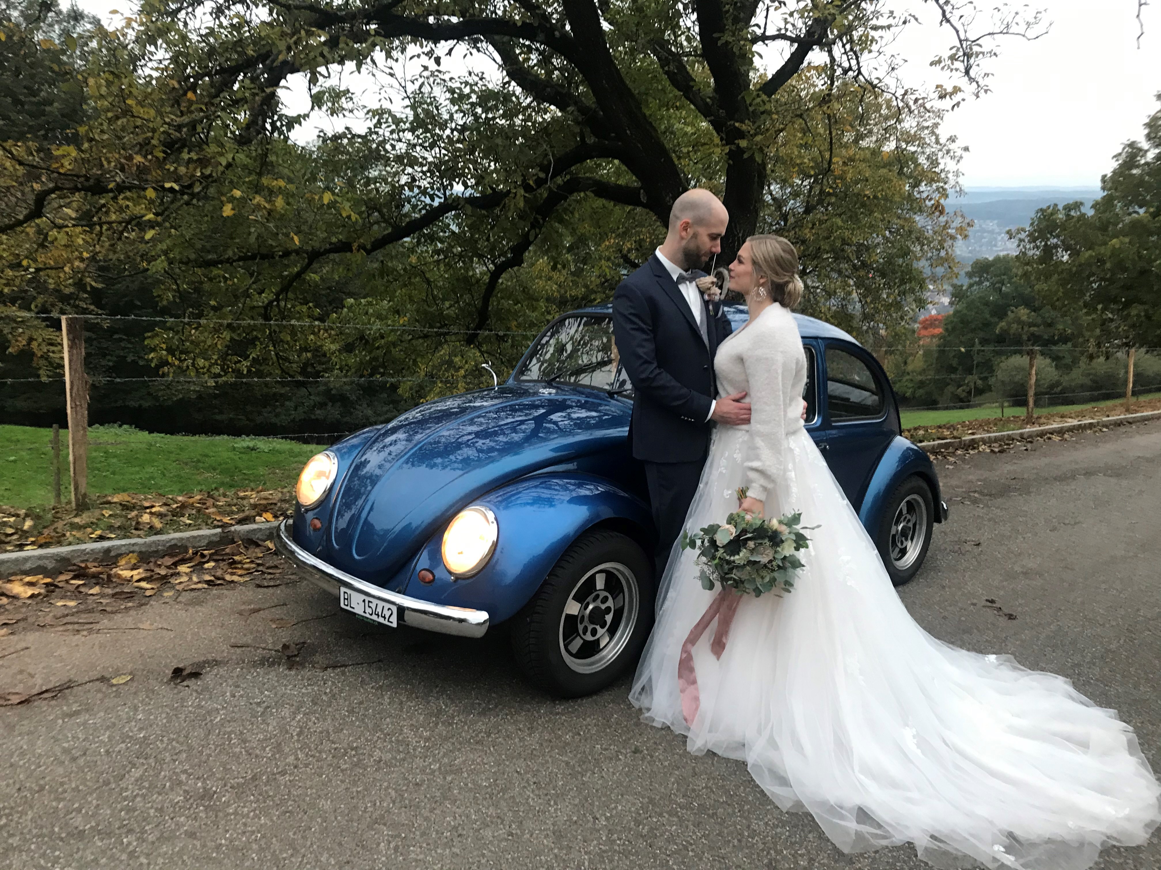 Hochzeitsauto-Vermietung - Farbe: Blau - Liestal - Ideales Hingucker Hochzeitsauto für Brautpaar mit Chauffeur möglich - VW-Käfer 1967 Palomena und VW-Käfer 1970