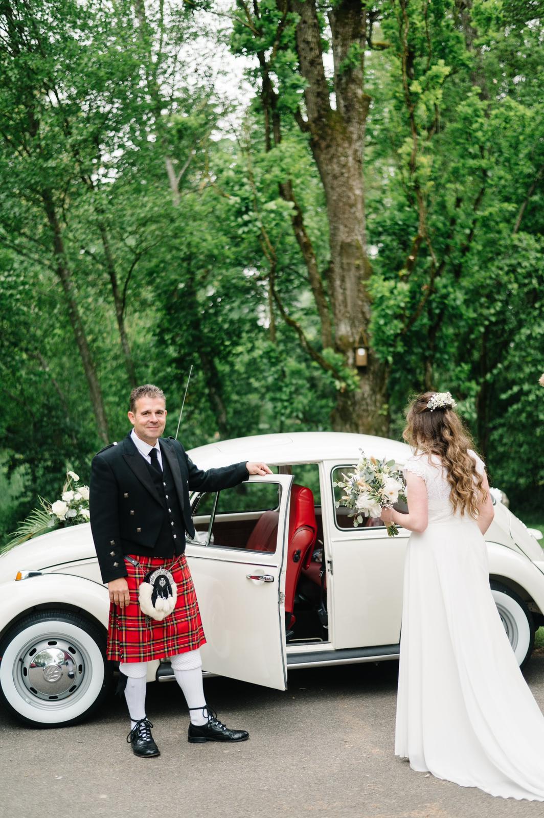 Hochzeitsauto-Vermietung - Farbe: Blau - Liestal - Mit Chauffeur als Dudelsackspieler - VW-Käfer 1967 Palomena und VW-Käfer 1970