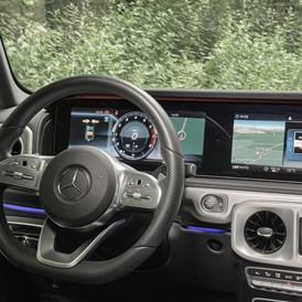 Hochzeitsauto: Innenraum mit volldigitalem Kombiinstrument. - Mercedes G-Klasse G500