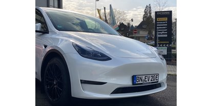 Hochzeitsauto-Vermietung - Marke: Tesla - Köln, Bonn, Eifel ... - Beispielfoto: Tesla Model Y Long Range in weiss - Tesla Hochzeitsauto in weiss