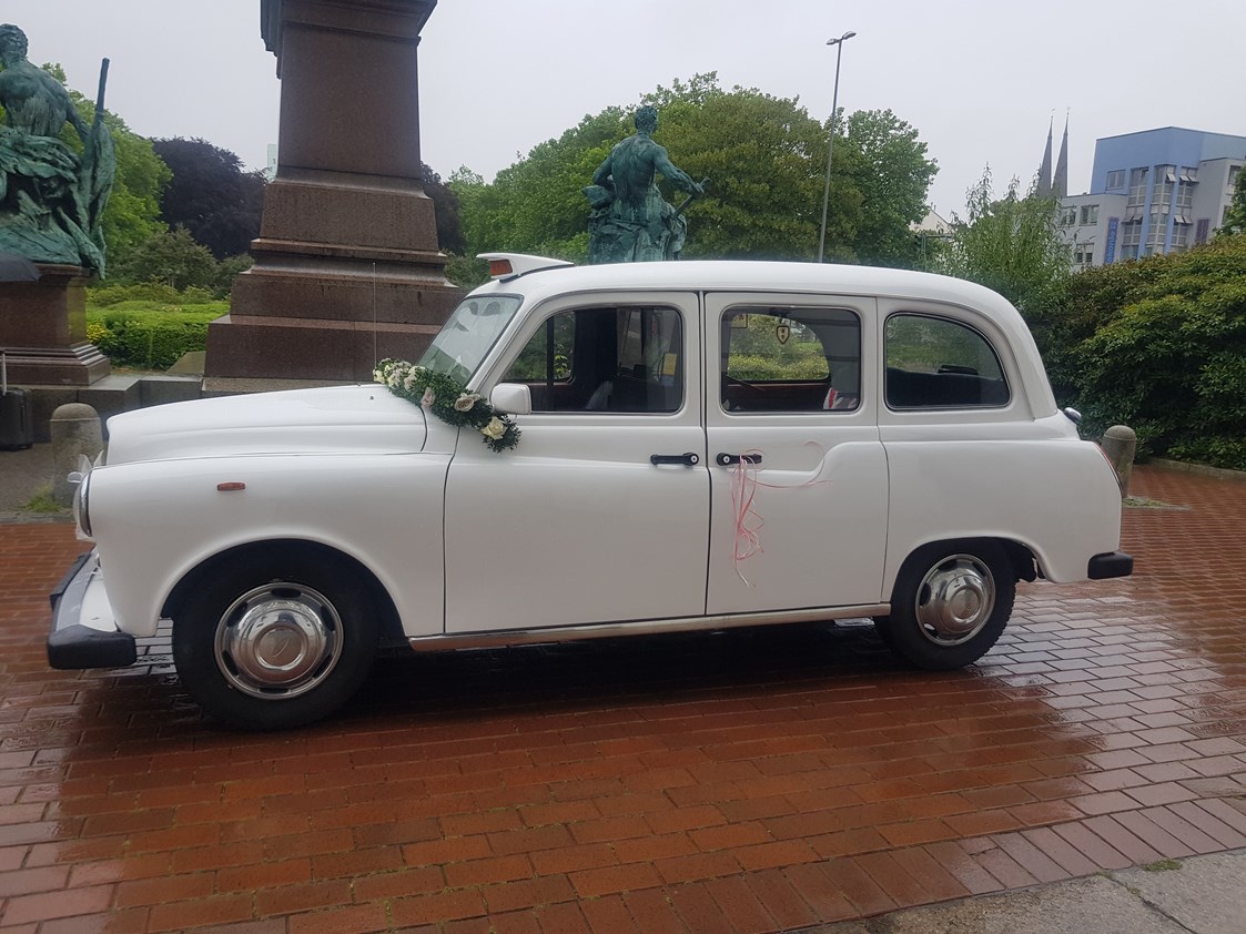 Hochzeitsauto: Londontaxi in weiss