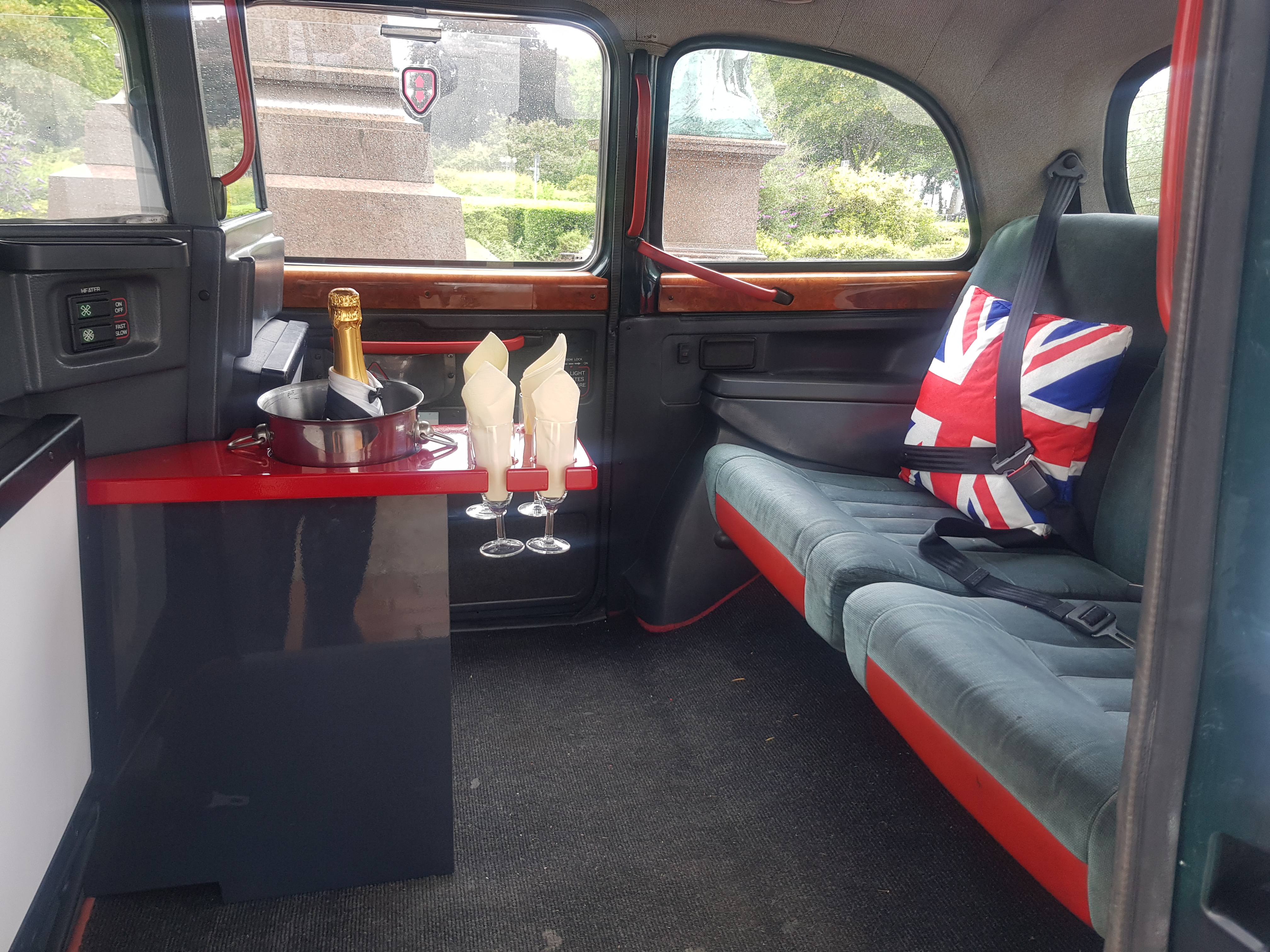 Hochzeitsauto-Vermietung - PLZ 22417 (Deutschland) - Londontaxi in weiss