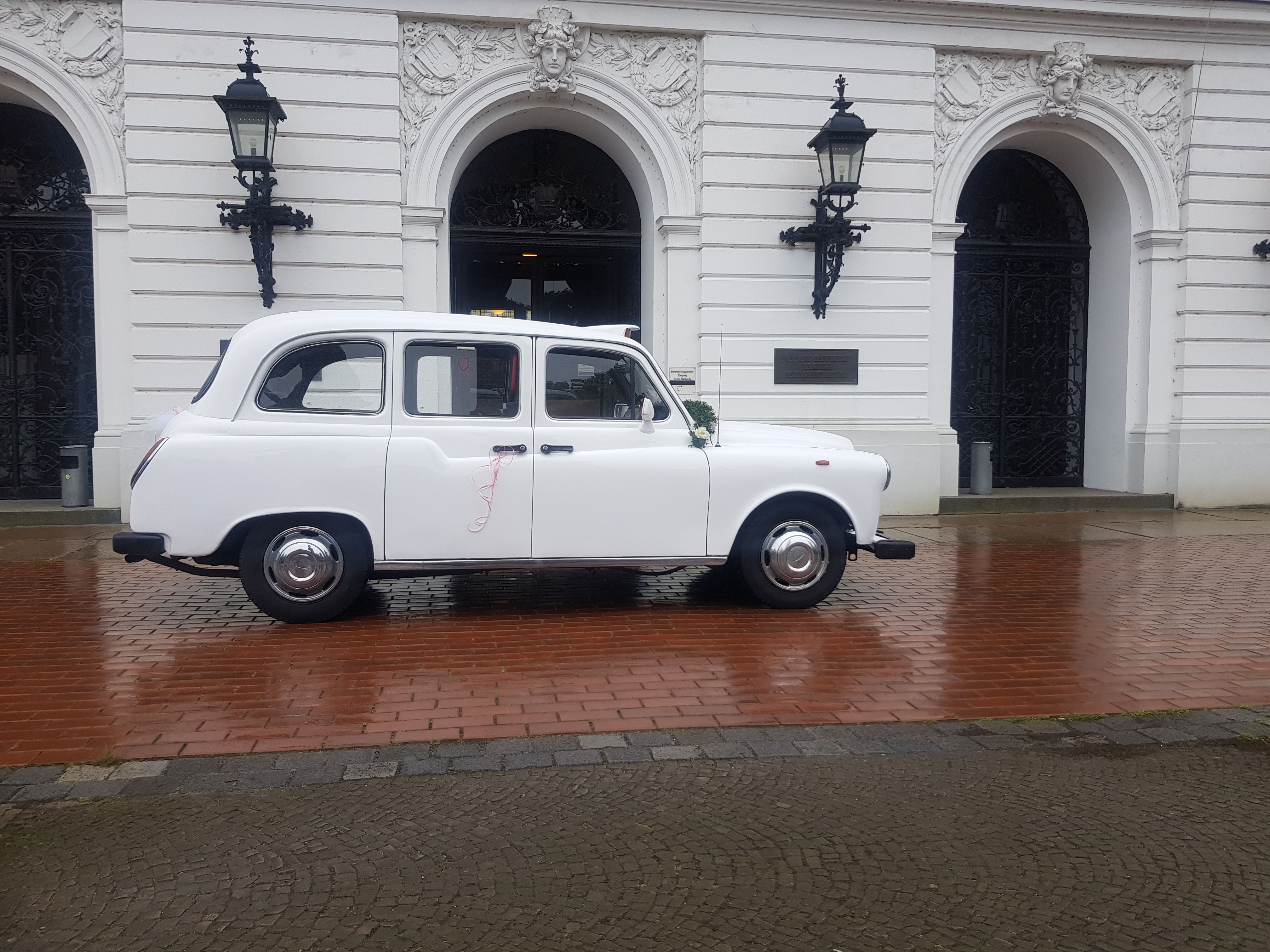 Hochzeitsauto-Vermietung - PLZ 22417 (Deutschland) - Londontaxi in weiss
