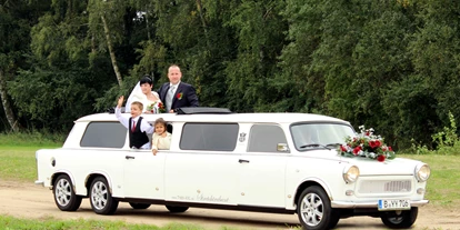 Hochzeitsauto-Vermietung - Getränke - Berlin-Umland - Der weiße Hochzeitstrabant - Trabant Stretchlimousinen von Trabi-XXL Trabi-XXL Trabant Stretchlimousine