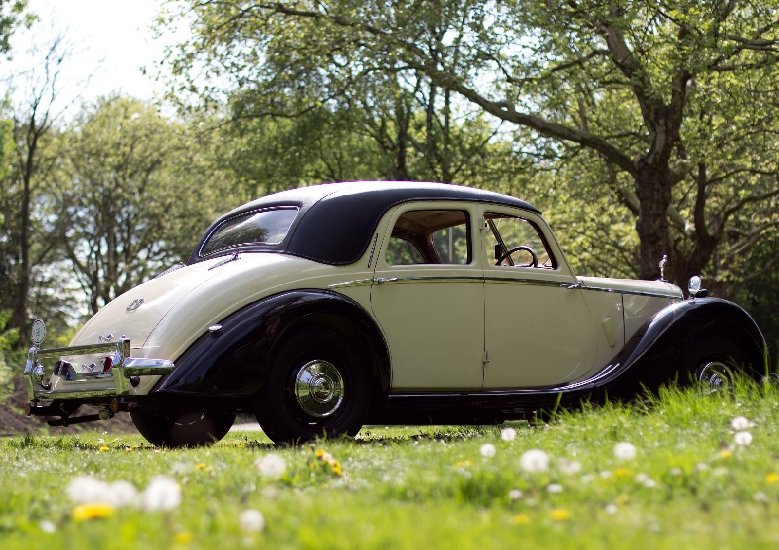 Hochzeitsauto-Vermietung - Farbe: Schwarz - Aalen - Hochzeitsauto - Oldtimer Riley RME - der englische Klassiker