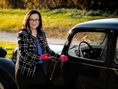 Hochzeitsauto-Vermietung - Farbe: Schwarz - Oberösterreich - Oldtimer-Fahrten, Hochzeitsauto - Guide & More e.U.