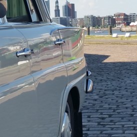 Hochzeitsauto: In Hamburg, Blick auf den Hafen - Oldtimer Fahrdienst