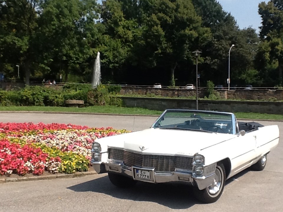 Hochzeitsauto: Cadillac de Ville Hochzeitsauto Cabriolet - weiß Ruhrgebiet - Chauffeur Service Hochzeit - Cadillac Weddingcar - Hochzeitsauto & Fotografie