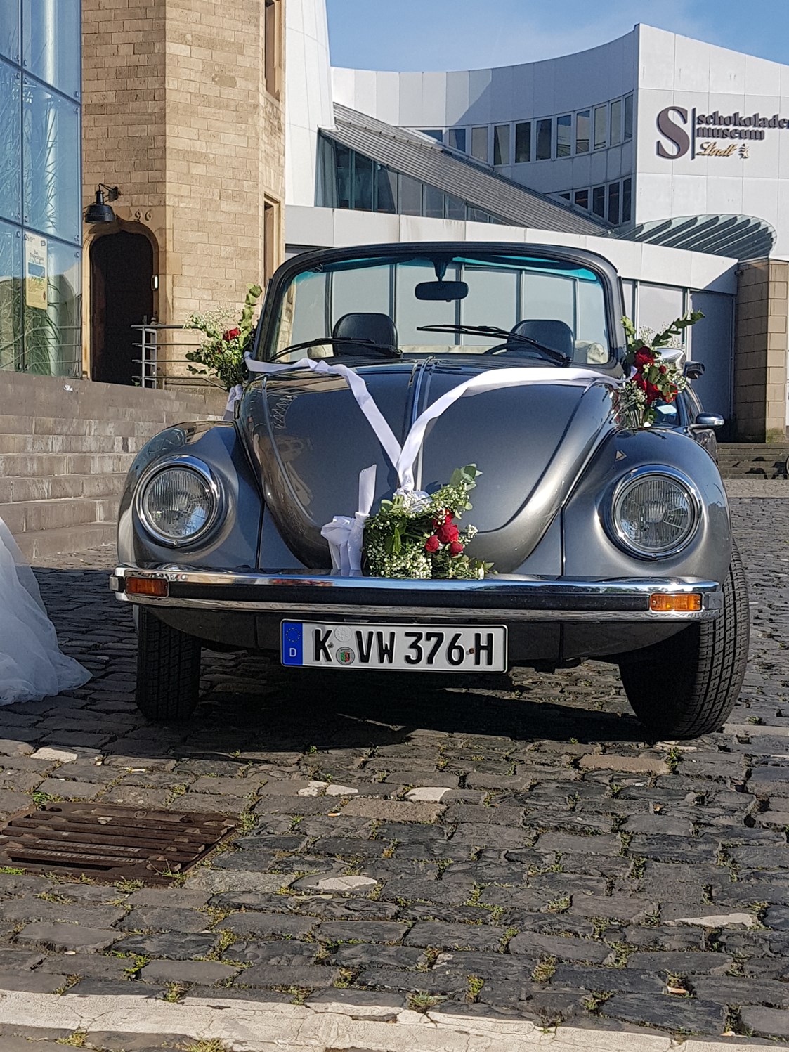 Hochzeitsauto: Oldtimer am Rhein