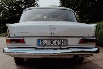 Hochzeitsauto: Mercedes 200D Heckflosse