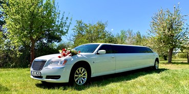 Hochzeitsauto-Vermietung - Art des Fahrzeugs: US-Car - Großbeeren - weiße CHRYSLER 300 c Stretchlimousine