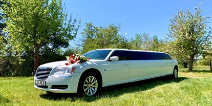 Hochzeitsauto-Vermietung - Shuttle Service - Berlin-Stadt Tempelhof - weiße CHRYSLER 300 c Stretchlimousine
