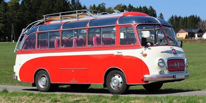 Hochzeitsauto-Vermietung - Art des Fahrzeugs: Shuttle-Bus - Setra Oldtimerbus mit 22 Plätzen im Raum Köln / Bonn - Setra Oldtimerbus von CONDUCTOR