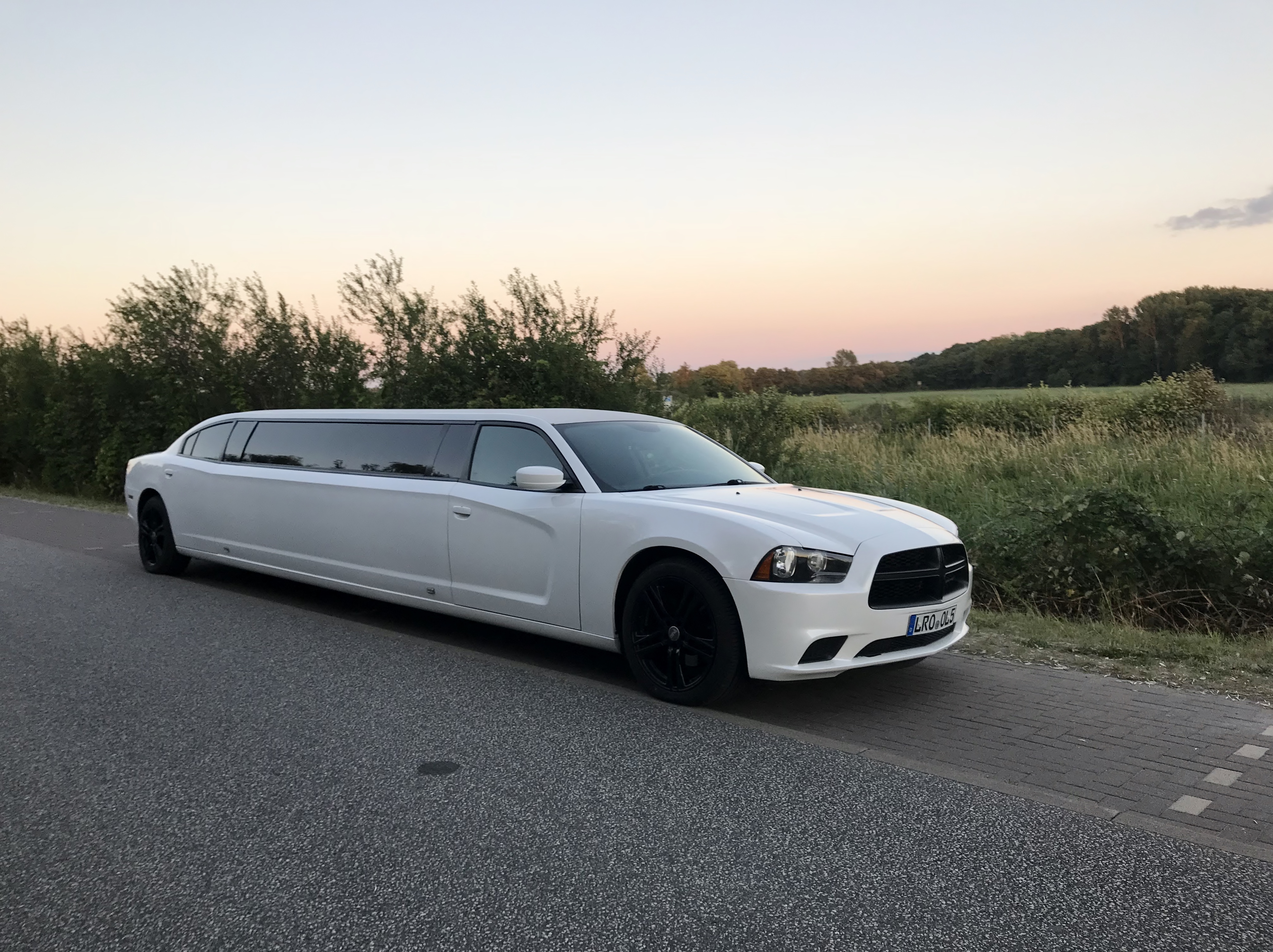 Hochzeitsauto-Vermietung - Versicherung: Vollkasko - Laage - Stretchlimousine Dodge Charger