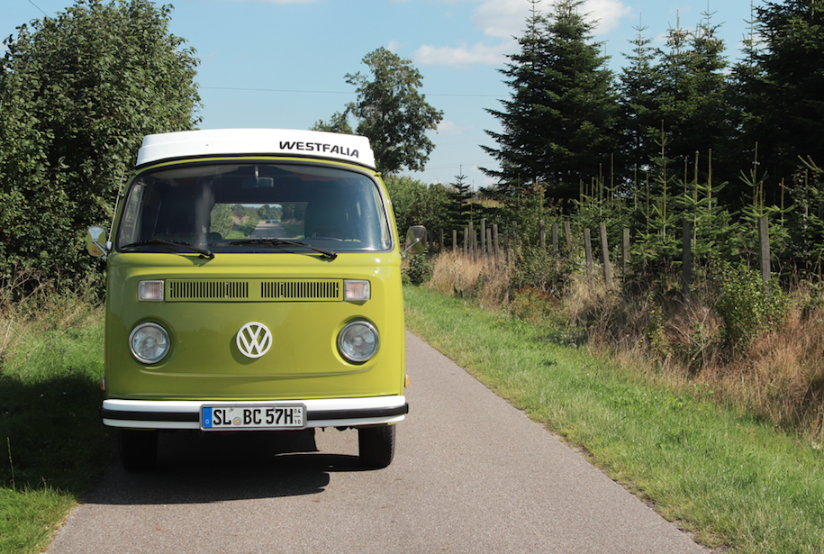 Hochzeitsauto-Vermietung - Chauffeur: Chauffeur buchbar - VW Bulli T2b