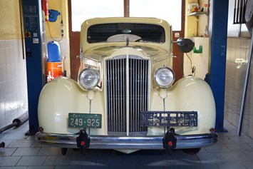 Hochzeitsauto: Packard 120
Bj. 1937
In Restauration. - Oldtimer Shuttle