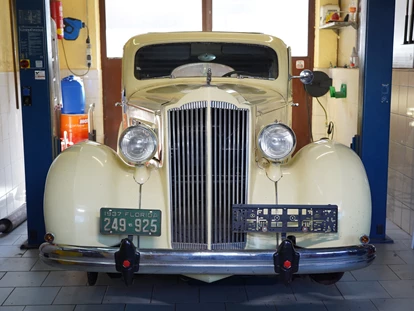 Hochzeitsauto-Vermietung - Art des Fahrzeugs: Oberklasse-Wagen - Tiroler Oberland - Packard 120
Bj. 1937
In Restauration. - Oldtimer Shuttle