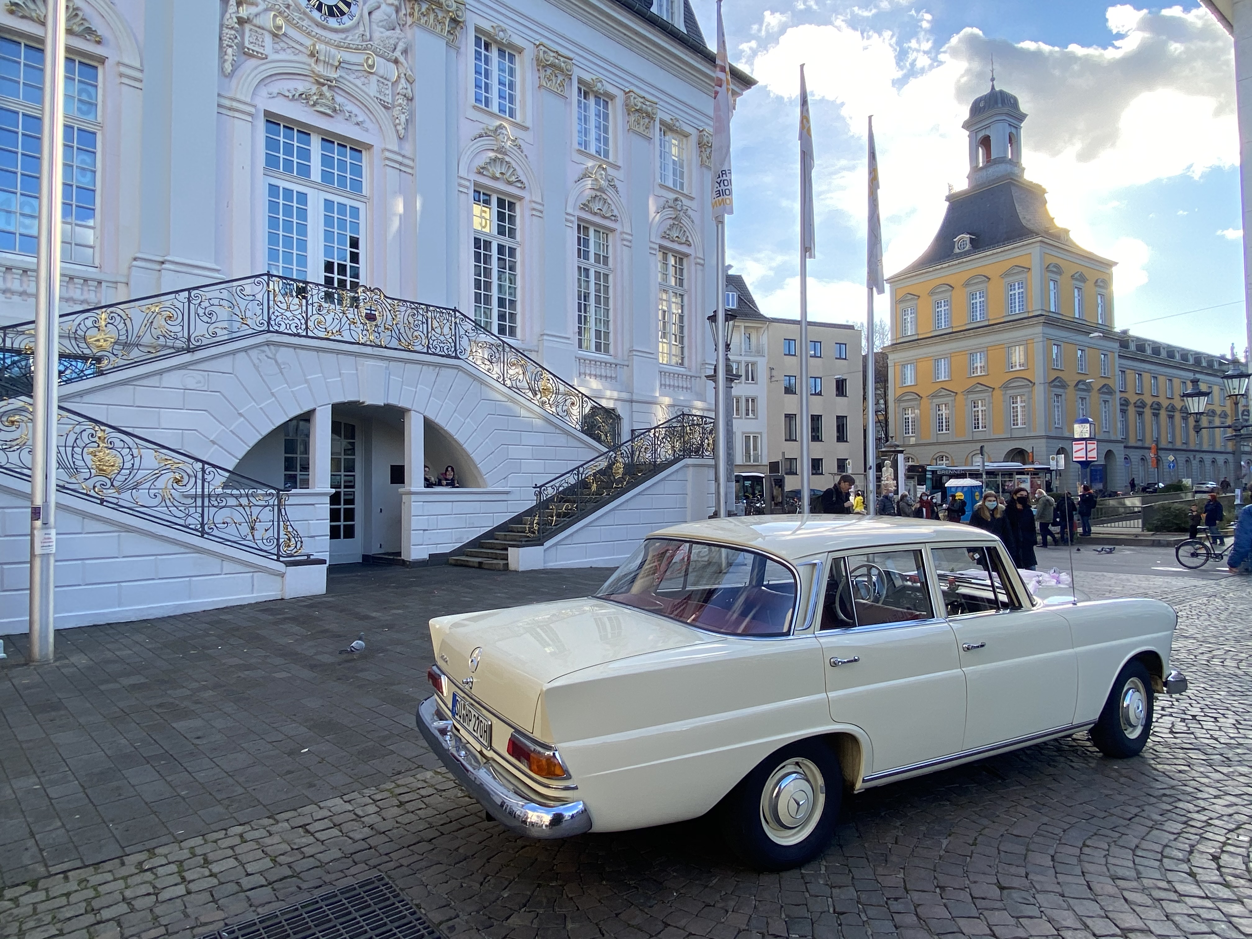 Hochzeitsauto-Vermietung - Nordrhein-Westfalen - Mercedes Heckflosse  - Ein Auto für Ihre Sternmomente