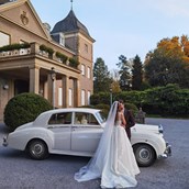 Hochzeitsauto: Weisser Silver Cloud zur himmlischen Hochzeitsfahrt - Weisser Rolls Royce Silver Cloud
