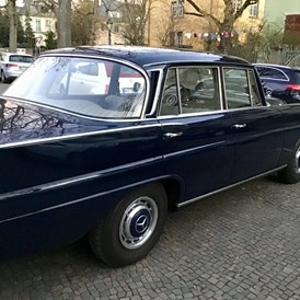 Hochzeitsauto: Mercedes 220s, Bj. 1965, Dunkelblaue Limosine