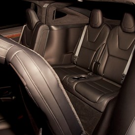 Hochzeitsauto: Mitte und die hinteren 2 Sitzplätze - Tesla Model X Long Range (2020) mit Flügeltüren