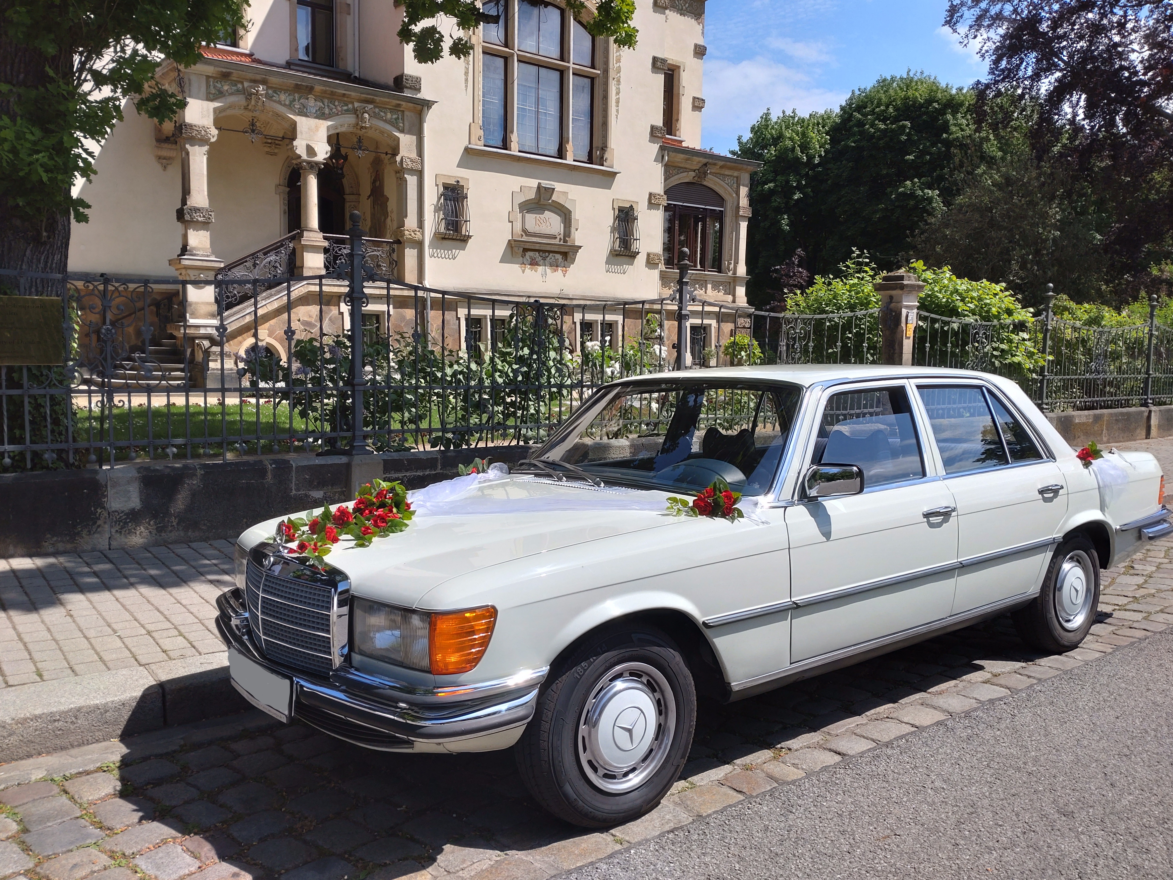 Hochzeitsauto: Mercedes Benz S 280 SE   W116   in Dresden