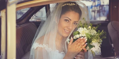 Hochzeitsauto-Vermietung - Versicherung: Teilkasko - Muttenz - Ist die Braut oder der Oldtimer schöner? Was für eine Frage! Die eine Schönheit ergänzt die Andere! - Buick Super Eight