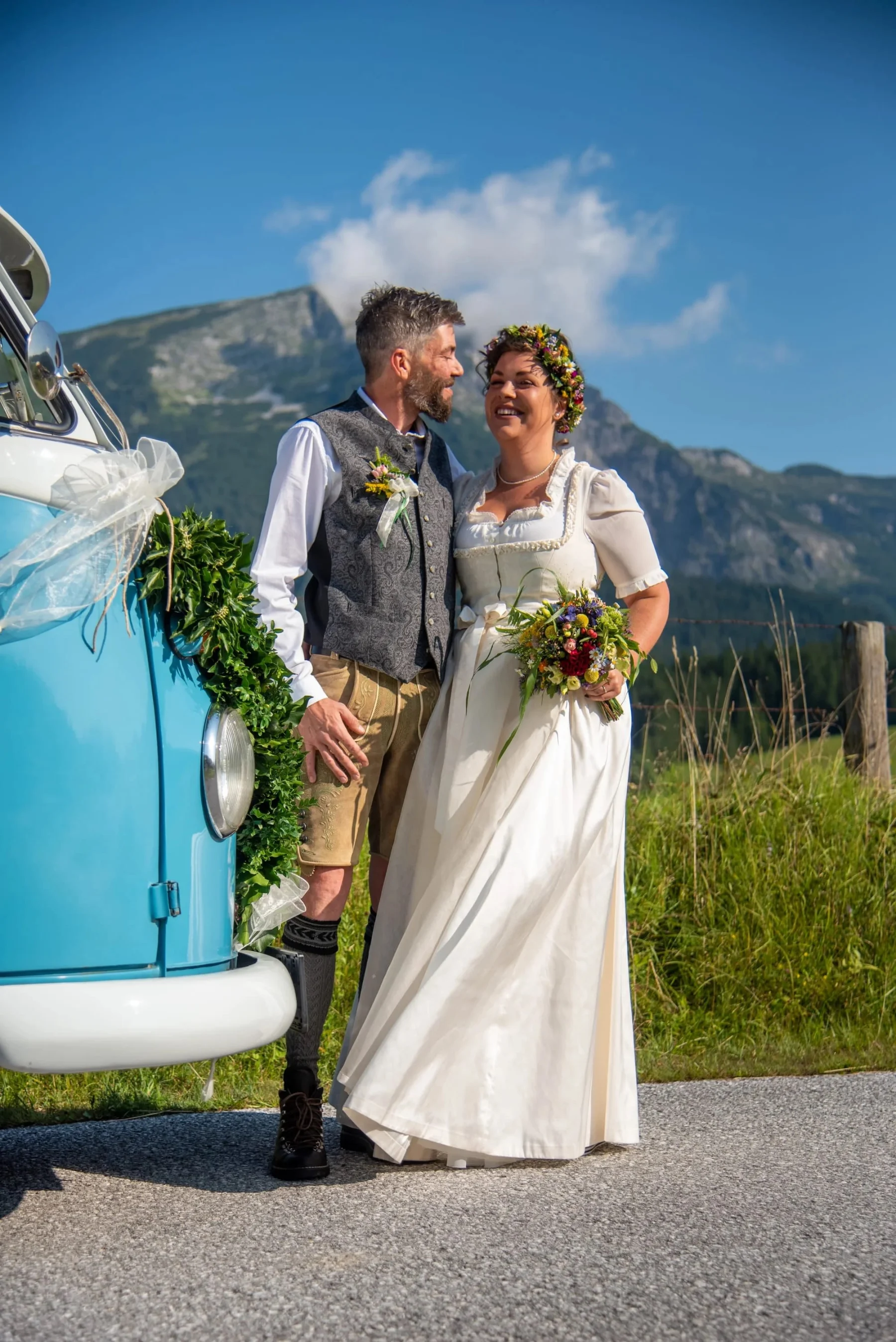 Hochzeitsauto: VW Bus T1 von Book a Bulli.com